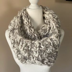 Gap Grey and White Boucle Winter Scarf